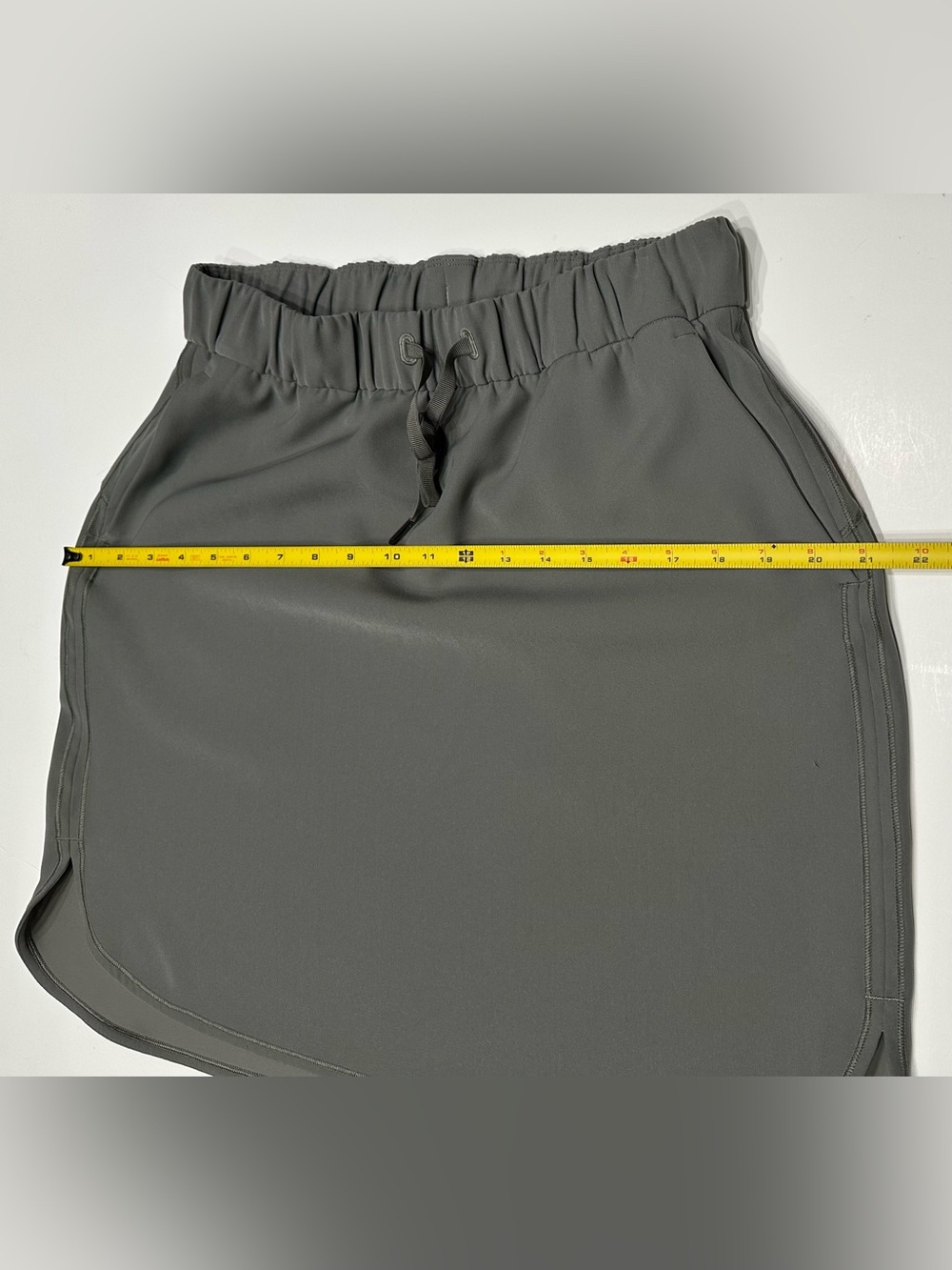 LULULEMON On The Fly Grey Green Elastic Drawstring Waist Skirt Pockets Size 10 - Picture 14 of 16